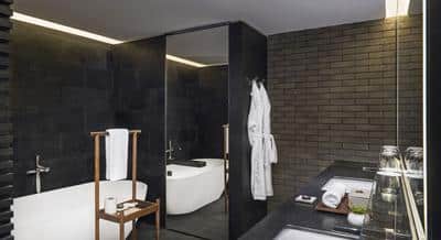 Deluxe Courtyard Suite
