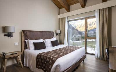 Classic Room with Panoramic Window