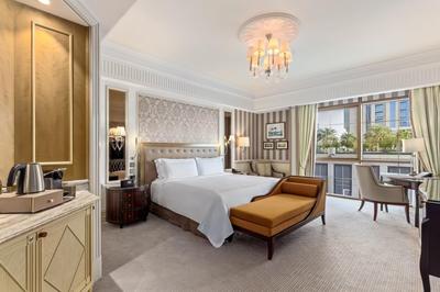 Deluxe Room King Accessible