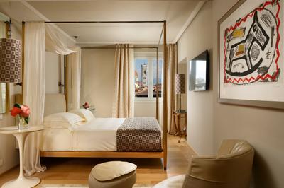 402 The Romantic Room