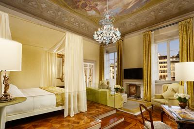 103 Open Space Frescoed Suite