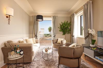 Suite Pool View