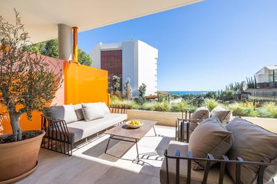 Leiro Residences Two Bedroom Suite with Jacuzzi