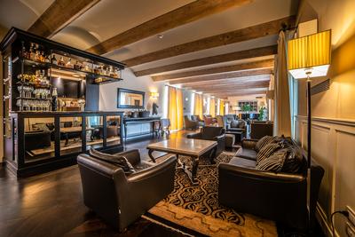 Lounge Bar