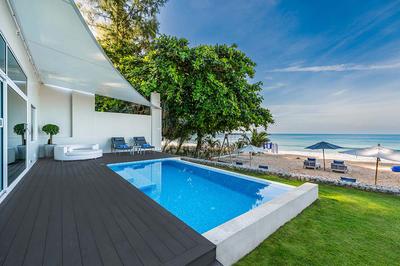 Beachfront Pool Suite