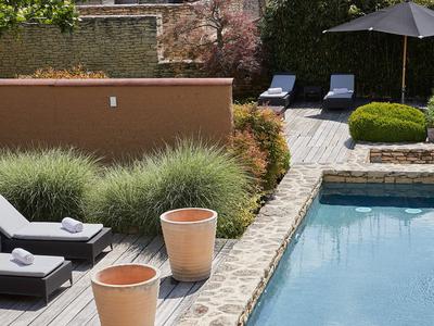 Prestige & Pool House