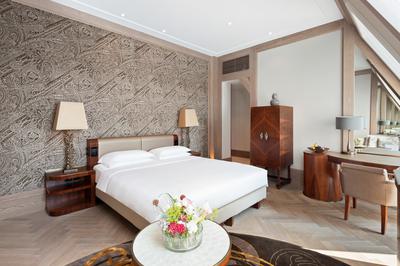 1 King Bed Deluxe
