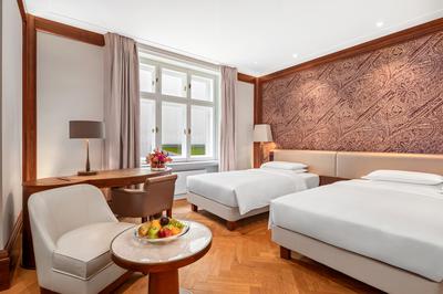 2 Twin Beds