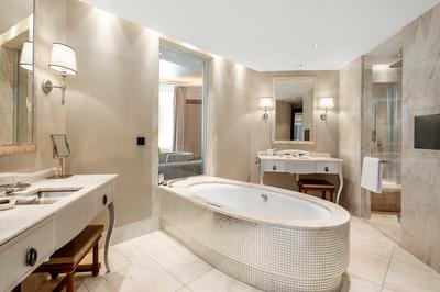 Diplomat Suite