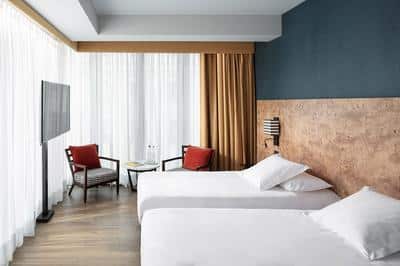 Deluxe Corner Room