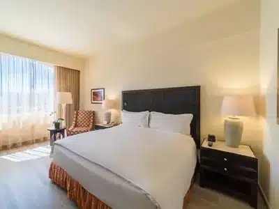 1 King Classic Club Lounge Access