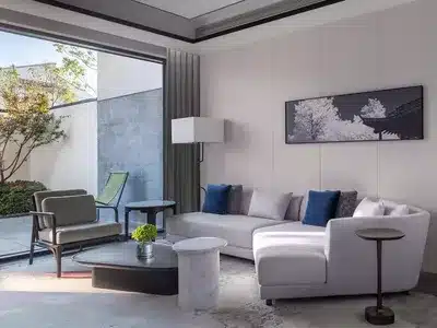 1 Bedroom Suite Outdoor Living Area 1 King