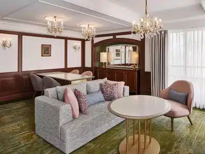 1 Bedroom Suite Dining Area