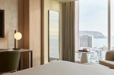 1 King Bed Premium Sea View