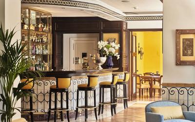 Piano Bar