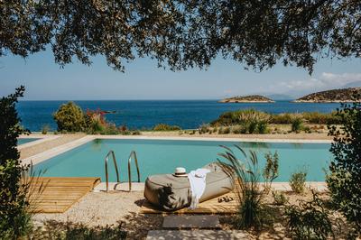 Infinity Blue Suite with Sharing Pool