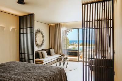 Infinity Blue Suite with Sharing Pool