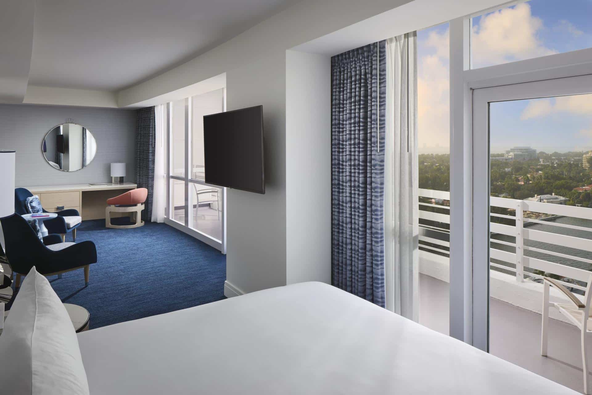 Deluxe Bay View Guestroom with Balcony