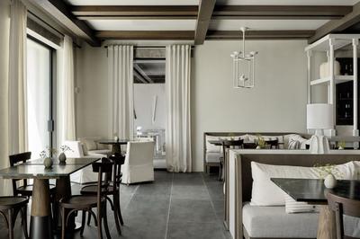 Eos Bar & Restaurant