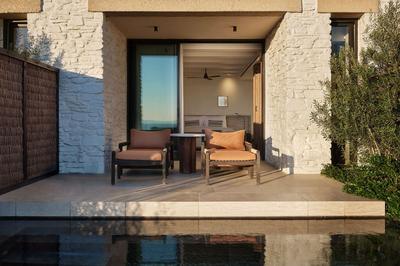 Premium Room Chill Out Pool