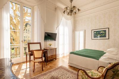 Classic Room With Park / Town View