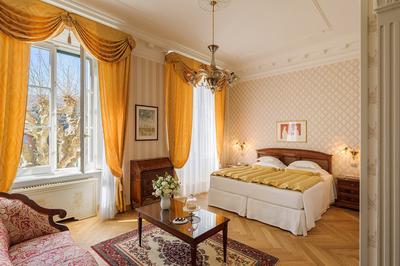Deluxe Room With Park / Town View
