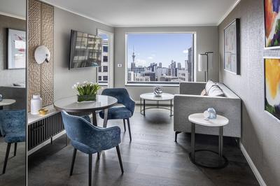 Club Junior Suite Kitchenette - Pinnacle Tower