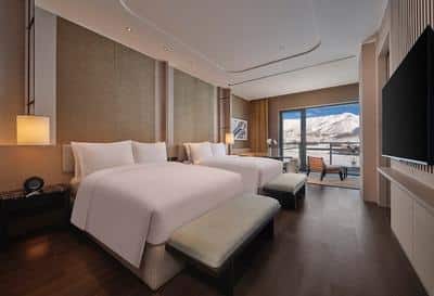 Double Queen Executive Room, Snow Mountain View