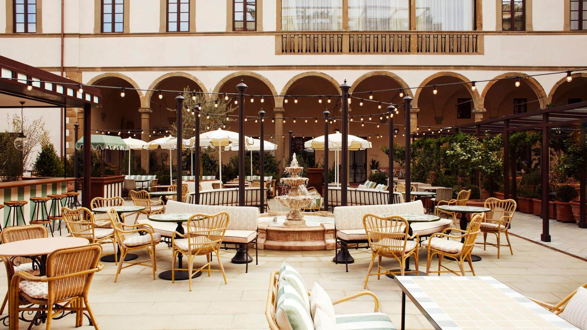 Alassio Restaurant - Courtyard