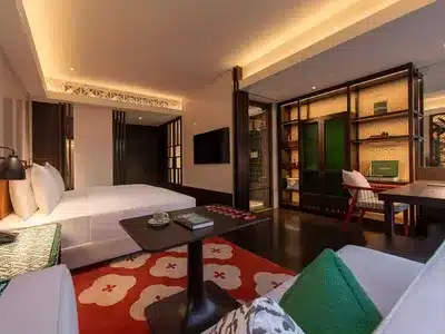 1 King Standard High Floor