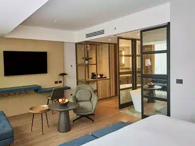1 King One Bedroom Suite Corner City View