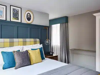1 King Suite