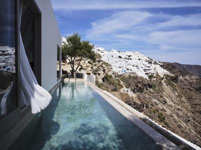 Exclusive Suite with Infinity Pool