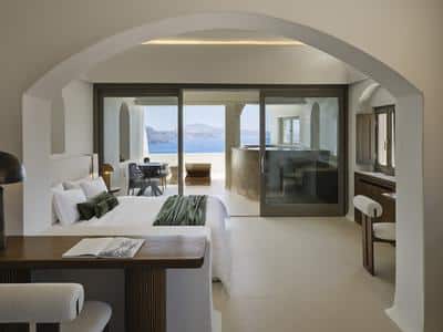 Honeymoon Suite with Outdoor Hot tub