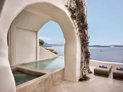 Water Retreat Suite with Infinity Pool and Hot Tub