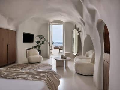 Water Retreat Suite with Infinity Pool and Hot Tub