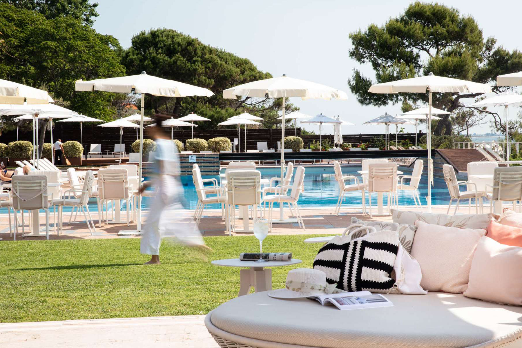 Pool Bar