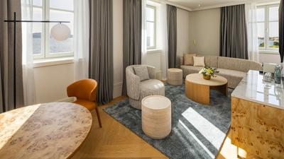 Regency Corner View Suite