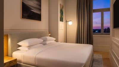 Regency Corner View Suite