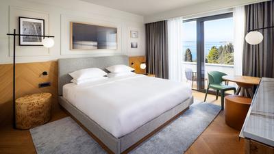 1 King Bed Sea View with Balcony Deluxe