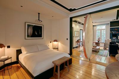 Moon Suite