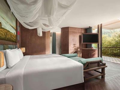 Hmong Garden View Pool Suite