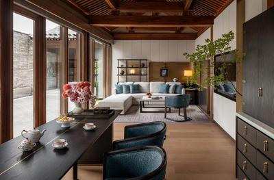 Deluxe Courtyard