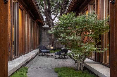 Deluxe Courtyard