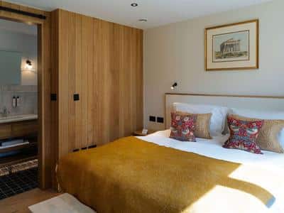 Grand Two Bed Cottage