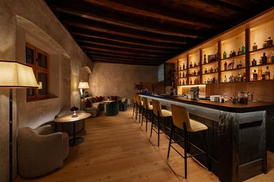 Bar and Lounge