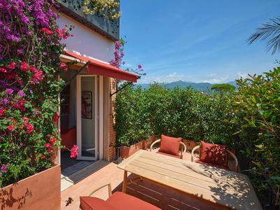One-Bedroom Suite with Terrace