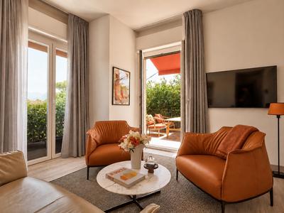 One-Bedroom Suite with Mountain view