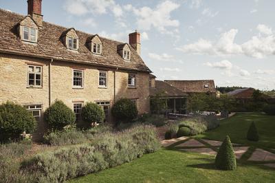 The Farmhouse - 8 Bedrooms