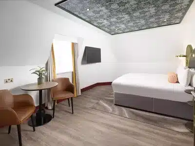 1 Queen Premium Welbeck Street View
